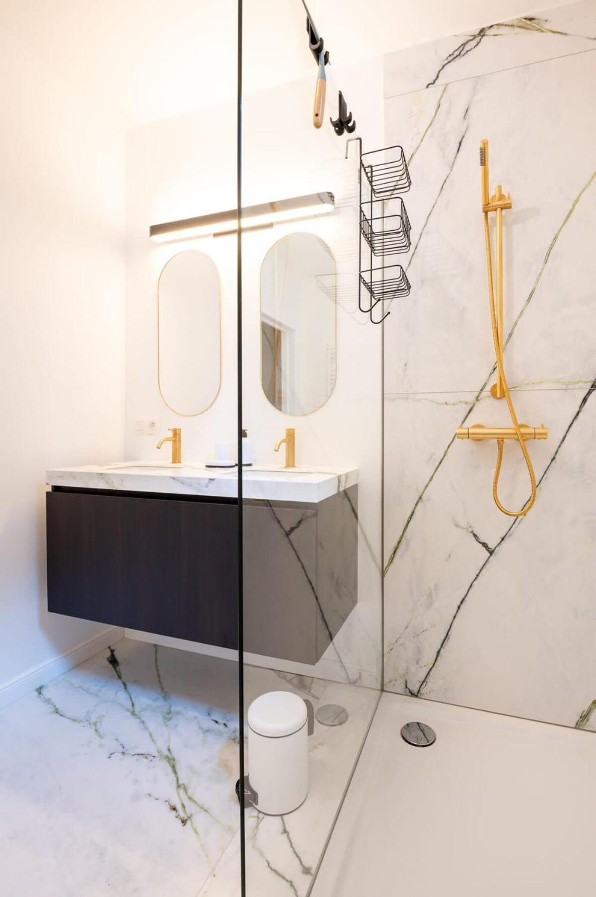 Renovated Art Deco Apartment With Vintage Elements Остенде Экстерьер фото
